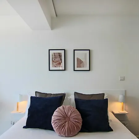 Apartment Phaedrus Living: Luxury 505