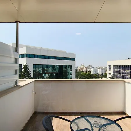Phaedrus Living: Luxury 505 Appartement